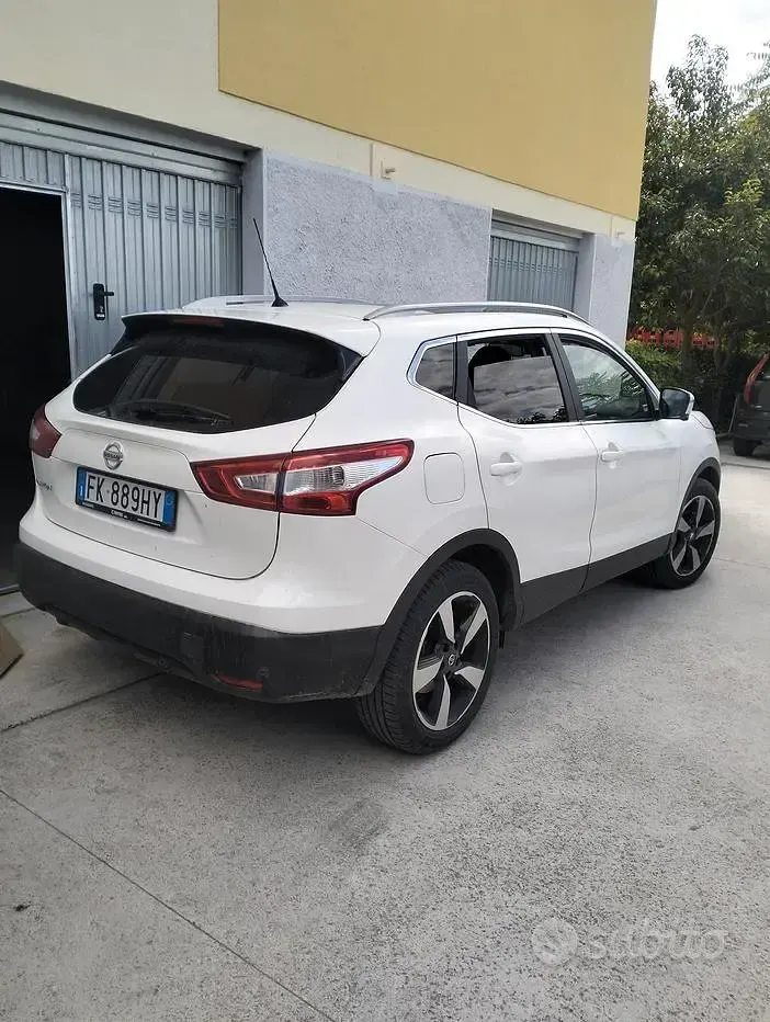 Usata Nissan Qashqai Tekna 110 CV (80 kW) 2017 Bianco SUV