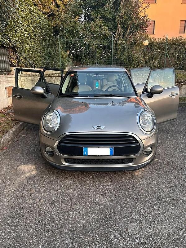 Usata Mini Cooper D Hype 116 CV (85 kW) 2017 Grigio Utilitaria