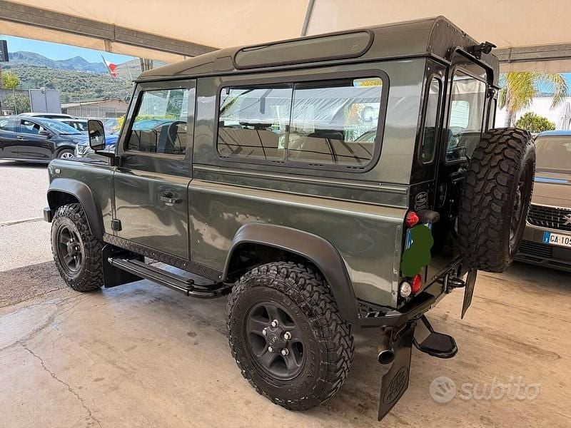 Usado Land Rover Defender 122 CV (89 kW) 2008 Verde SUV