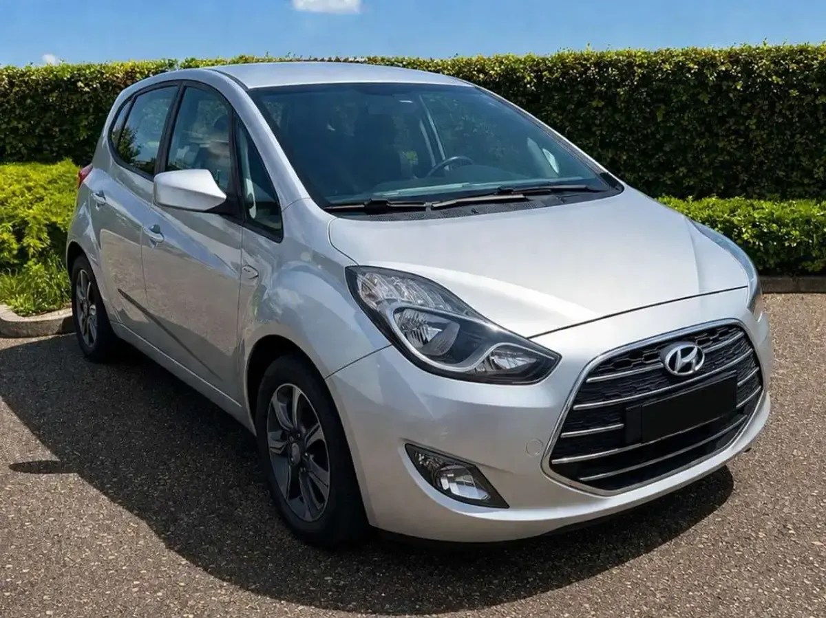 Usata Hyundai ix20 124 CV (91 kW) 2019 Argento Utilitaria