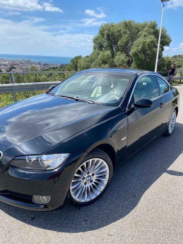 Usata BMW 325 197 CV (144 kW) 2009 Nero Coupé