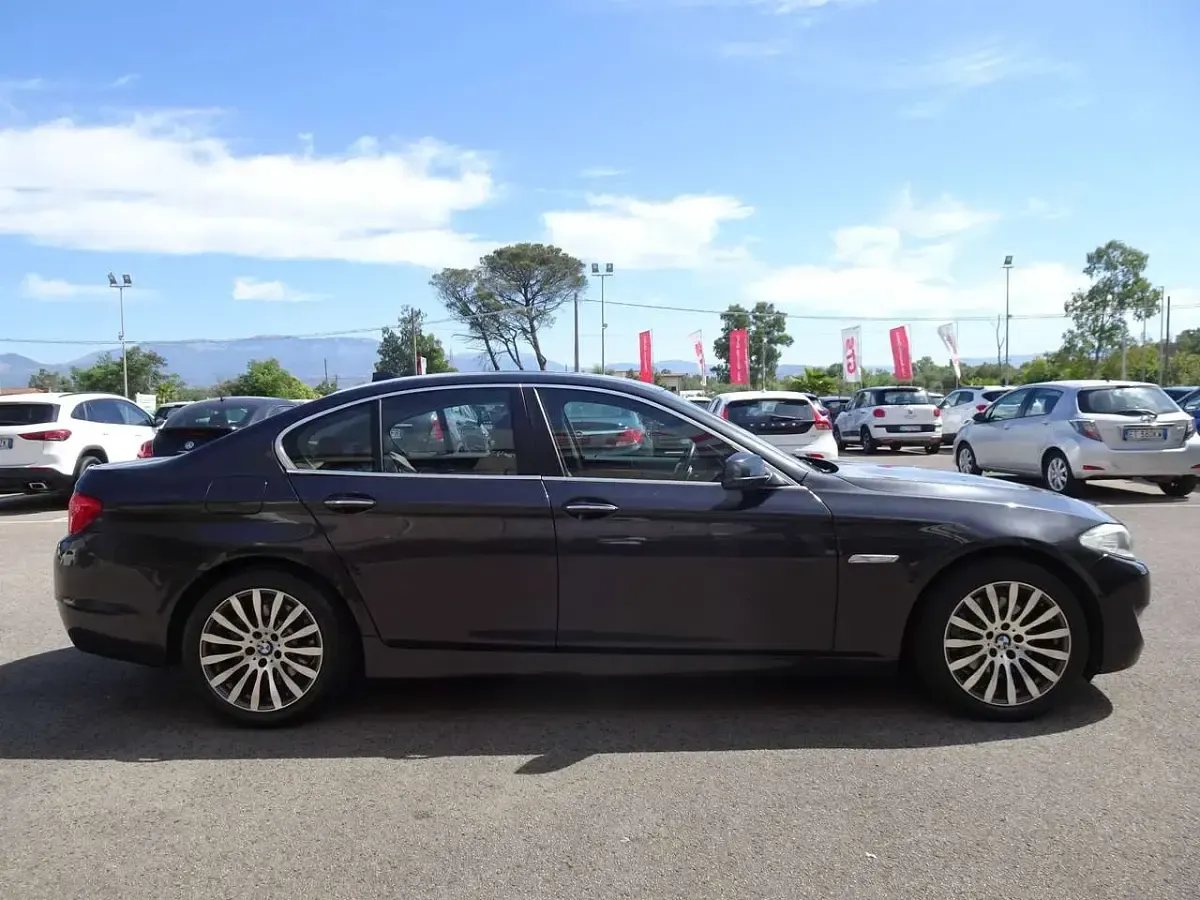 Usata BMW 520 184 CV (135 kW) 2011 Grigio Berlina