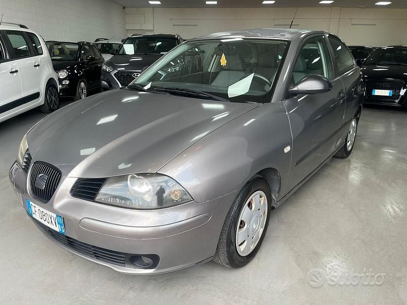 Usata Seat Ibiza Stella 87 CV (63 kW) 2003 Grigio Berlina