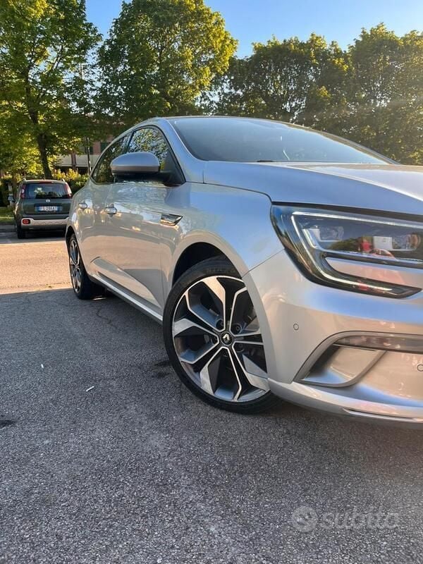 Grigio Usata 2016 Renault Mégane GT Line GT-Line Berlina | 12.500 € (Molto cara) - Immagine 1/4