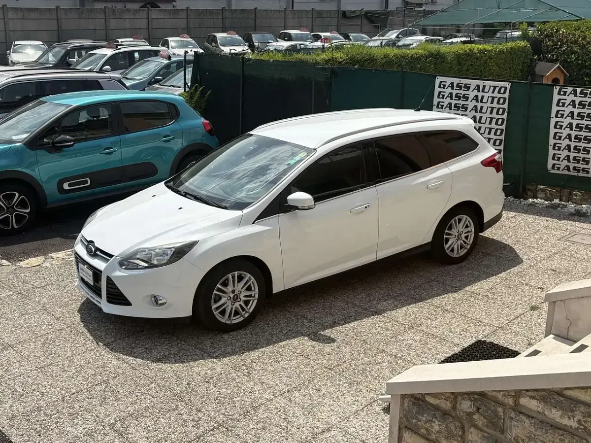 Usata Ford Focus 116 CV (85 kW) 2013 Bianco Station wagon