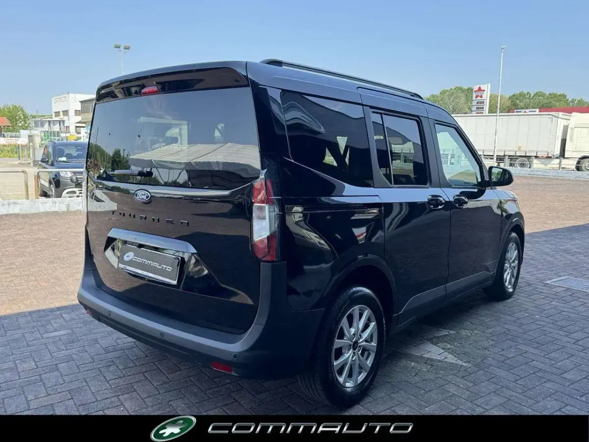 Usata Ford Tourneo Courier Titanium 125 CV (91 kW) 2025 Nero Monovolume