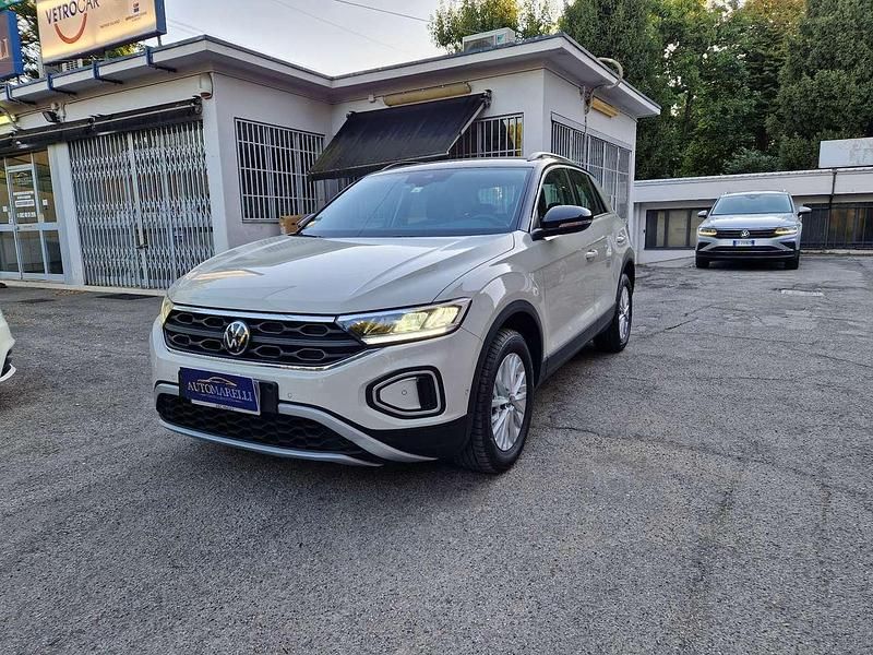 Usata VW T-Roc Life 116 CV (85 kW) 2022 Beige SUV