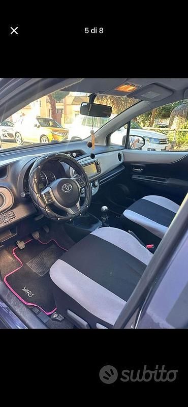 Usata Toyota Yaris 68 CV (50 kW) 2012 Blu Utilitaria