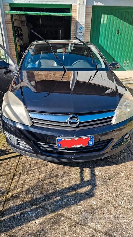 Usata Opel Astra GTC 2005 Nero Coupé