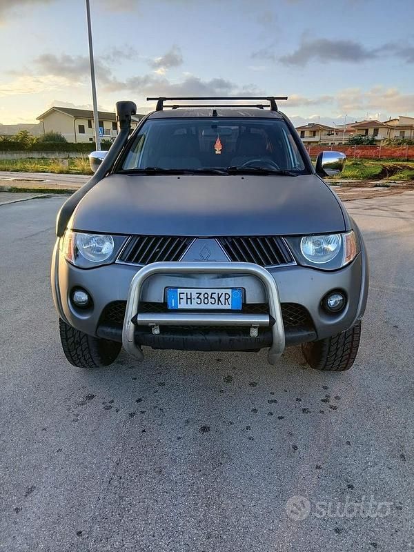 Usata Mitsubishi L200 Invite 136 CV (100 kW) 2006 Grigio Pick-up