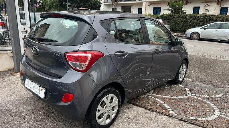 Usata Hyundai i10 Comfort 67 CV (49 kW) 2014 Grigio Utilitaria