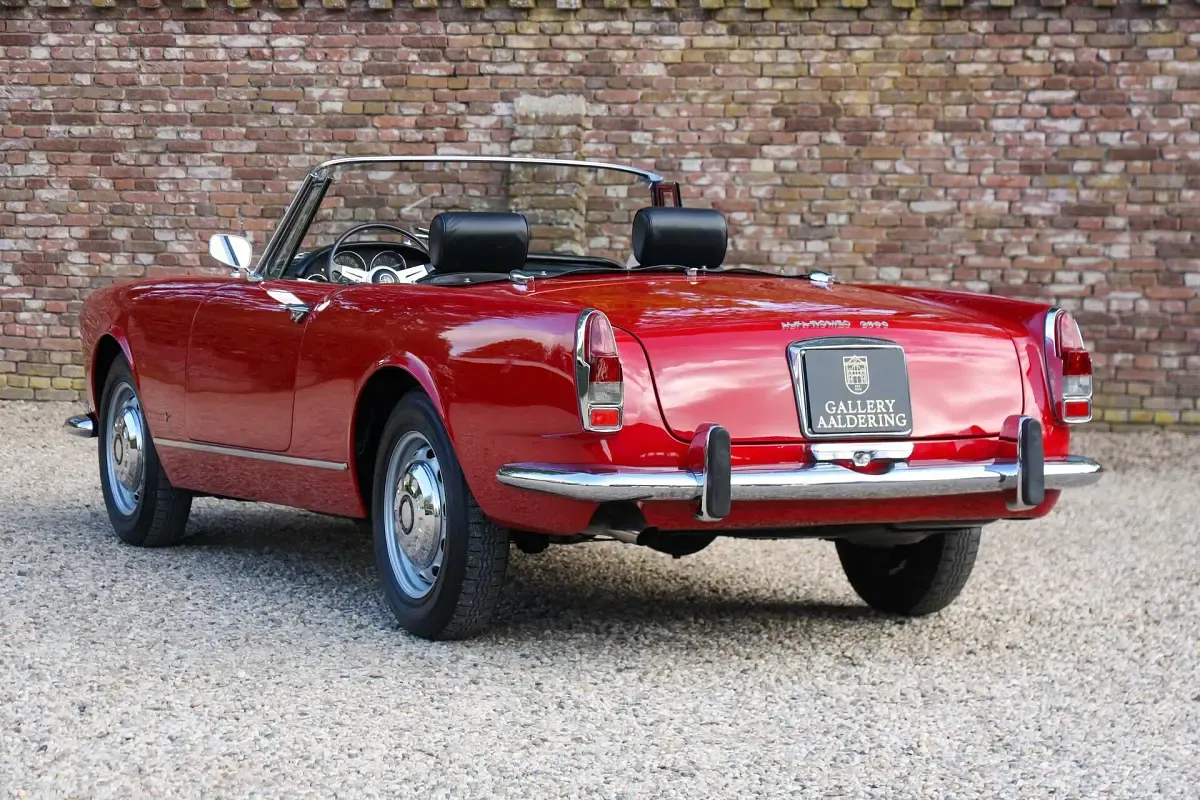 Usata Alfa Romeo 2600 145 CV (106 kW) 1962 Rosso Cabrio