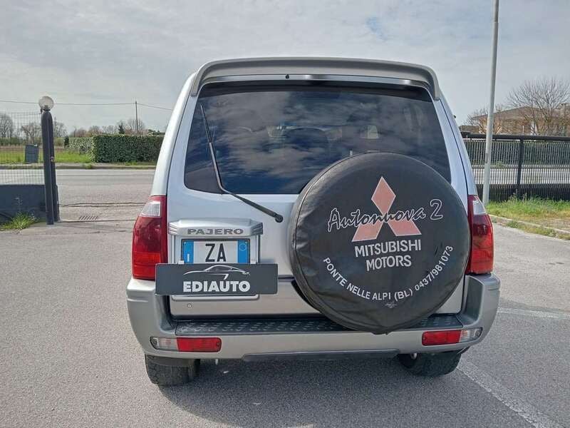 Usata Mitsubishi Pajero Intense 160 CV (117 kW) 2006 Argento SUV