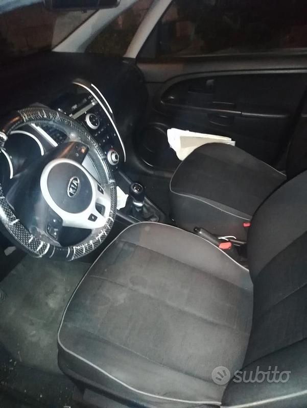 Nero Usata 2011 Kia Venga EX Due volumi | 1500 € (Super prezzo) - Immagine 1/4