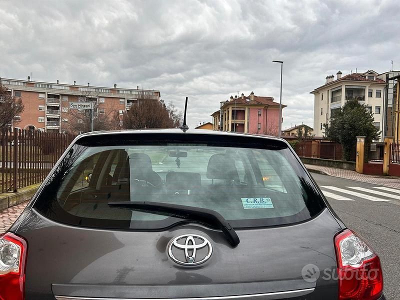 Usata Toyota Auris 2012 Grigio Berlina