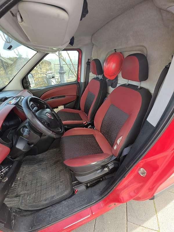 Usata Fiat Doblò 105 CV (77 kW) 2010 Rosso Monovolume