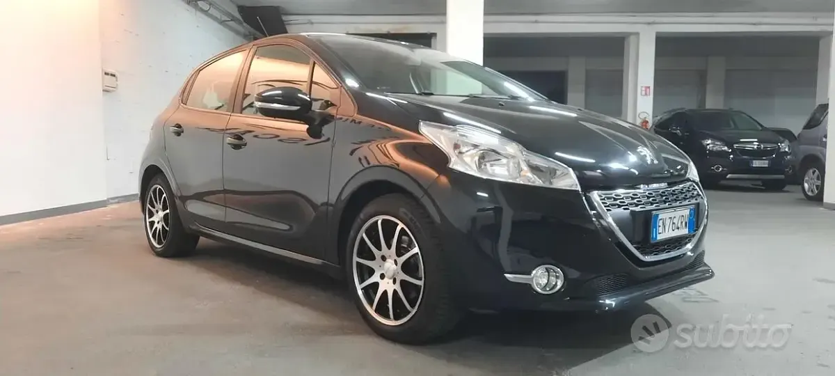Usata Peugeot 208 Active 82 CV (60 kW) 2012 Grigio Utilitaria