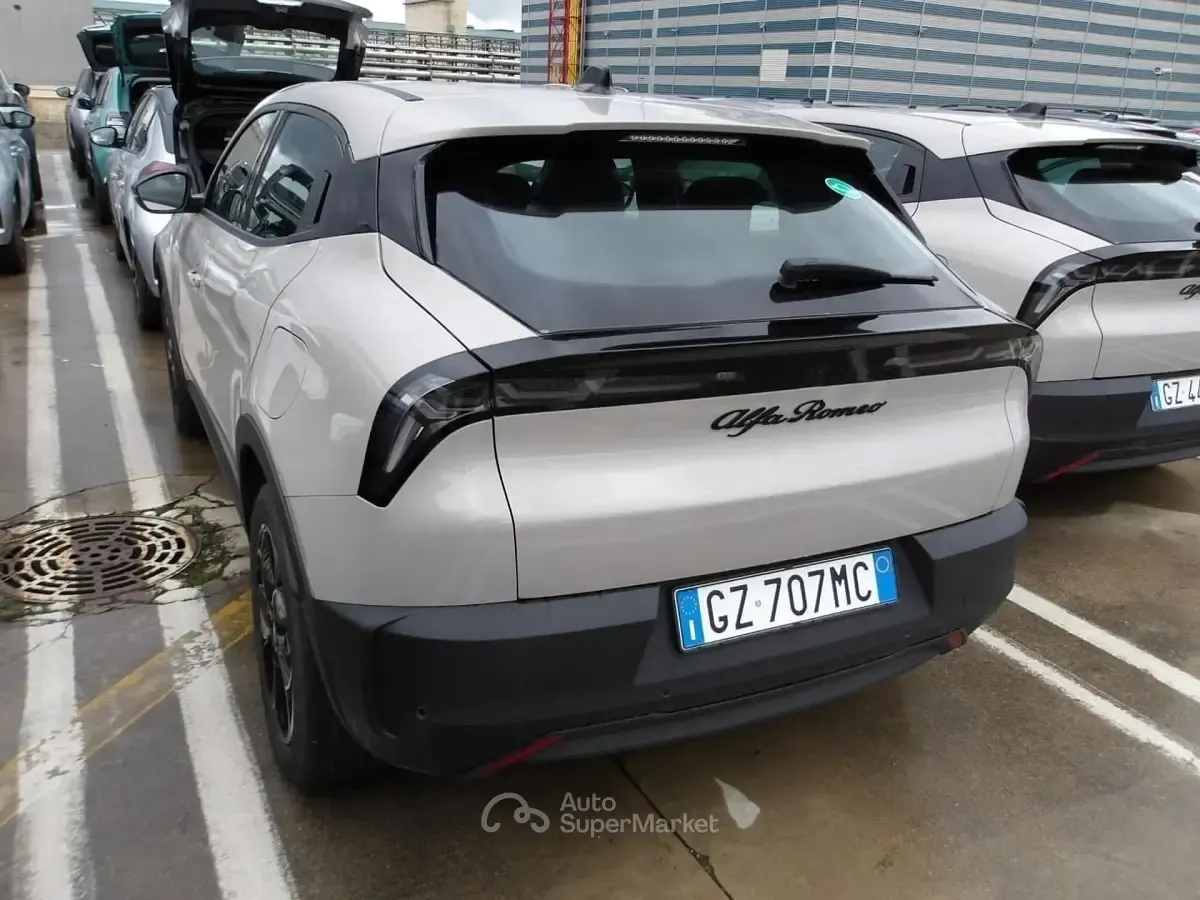 Usata Alfa Romeo Junior 61 kW (84 CV) 2025 Beige SUV