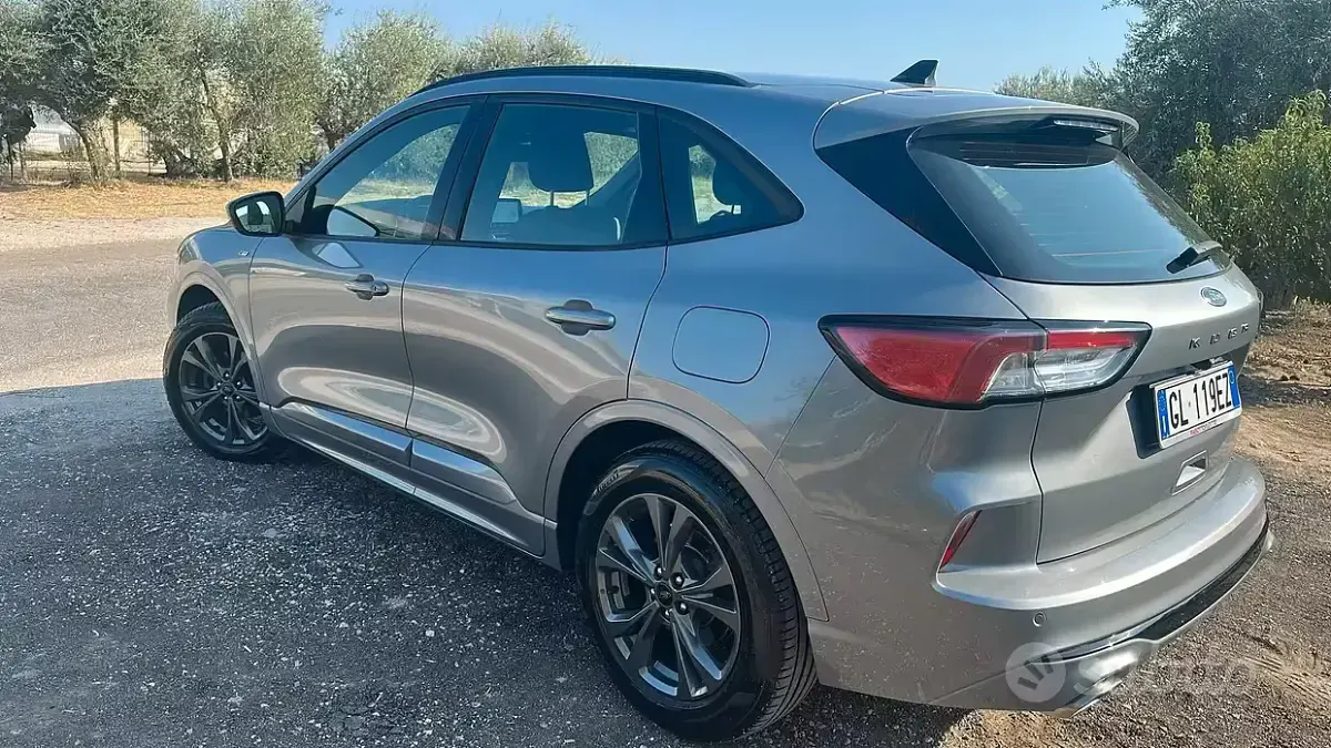 Usata Ford Kuga ST-Line X 120 CV (88 kW) 2022 Grigio SUV