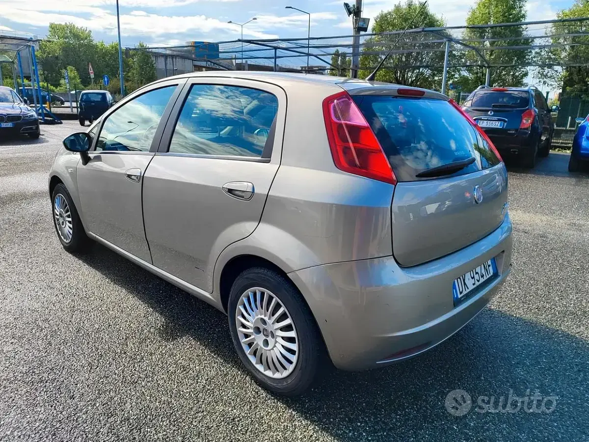 Usata Fiat Grande Punto Active 65 CV (47 kW) 2007 Grigio Utilitaria