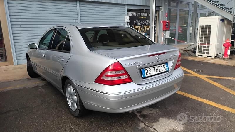Usata Mercedes C200 Classic 163 CV (119 kW) 2001 Grigio Berlina
