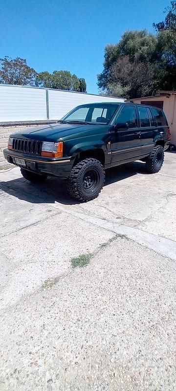 Verde Usata 1995 Jeep Cherokee SUV | 6500 € - Immagine 1/4