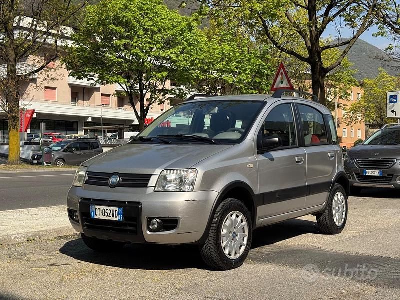 Occasion Fiat Panda 4x4 Climbing 60 ch (44 kW) 2005 Gris Citadine
