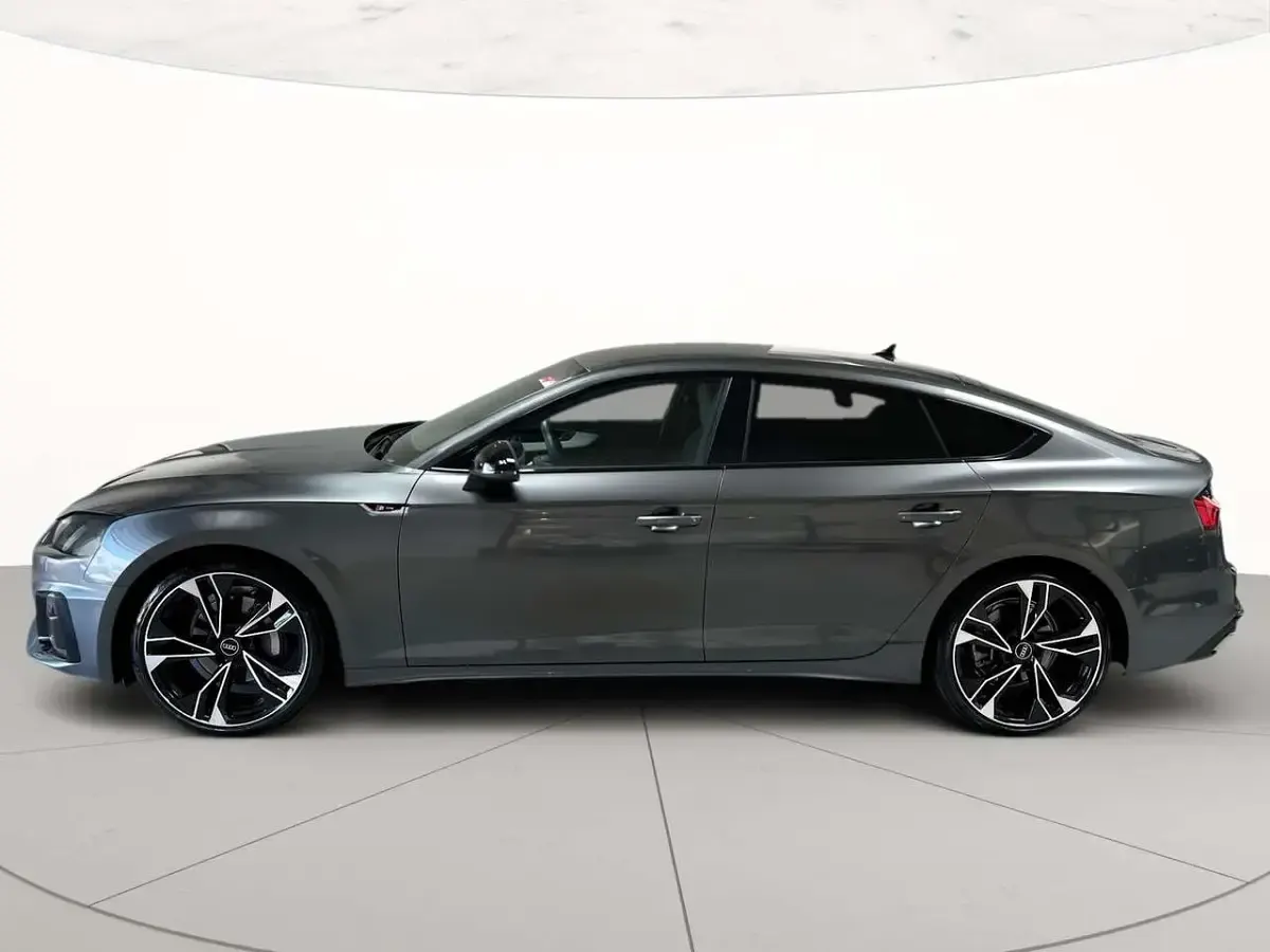 Usata Audi A5 Sportback Advanced 204 CV (150 kW) 2025 Grigio daytona perlato Utilitaria