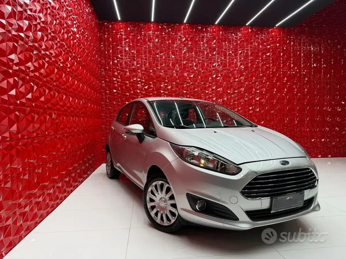 Usata Ford Fiesta 95 CV (69 kW) 2017 Grigio Utilitaria