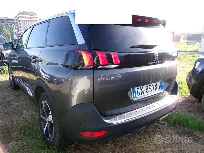 Usata Peugeot 5008 Allure 131 CV (96 kW) 2023 Grigio SUV