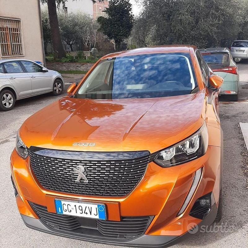 Usata Peugeot 2008 Active 102 CV (75 kW) 2022 Arancione SUV