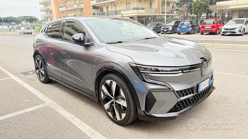 Usata Renault Mégane Komfort 161 kW (220 CV) 2023 Grigio Monovolume