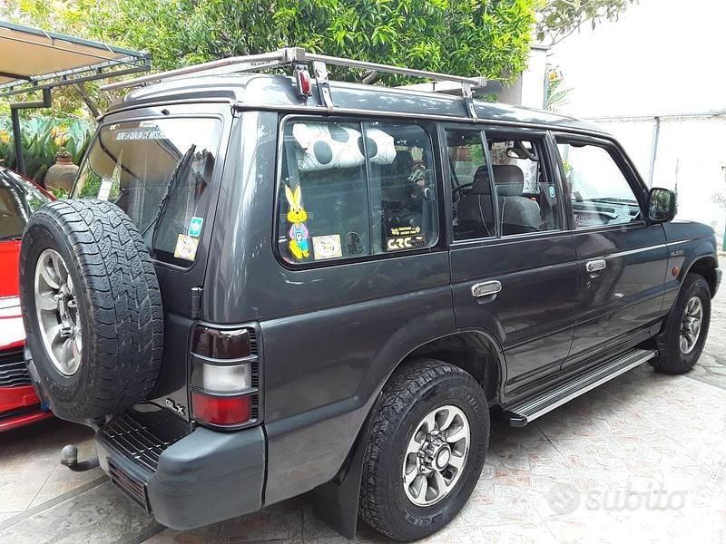 Usata Mitsubishi Pajero 100 CV (73 kW) 1992 Nero SUV