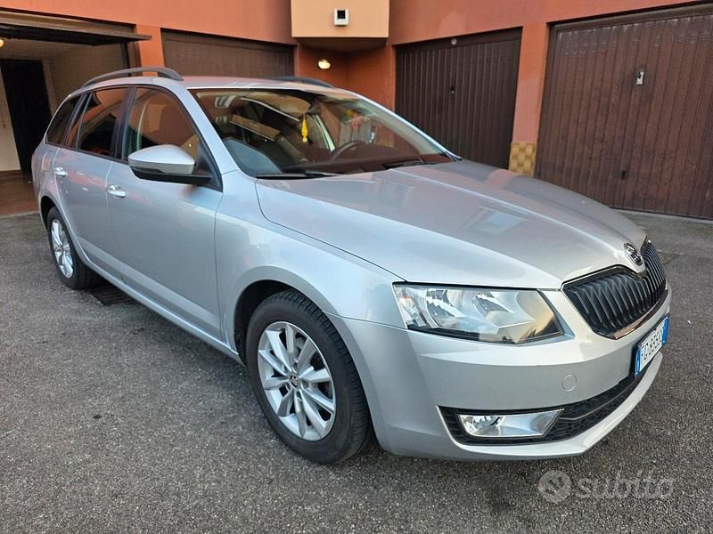 Usata Skoda Octavia Executive 110 CV (80 kW) 2016 Grigio Utilitaria