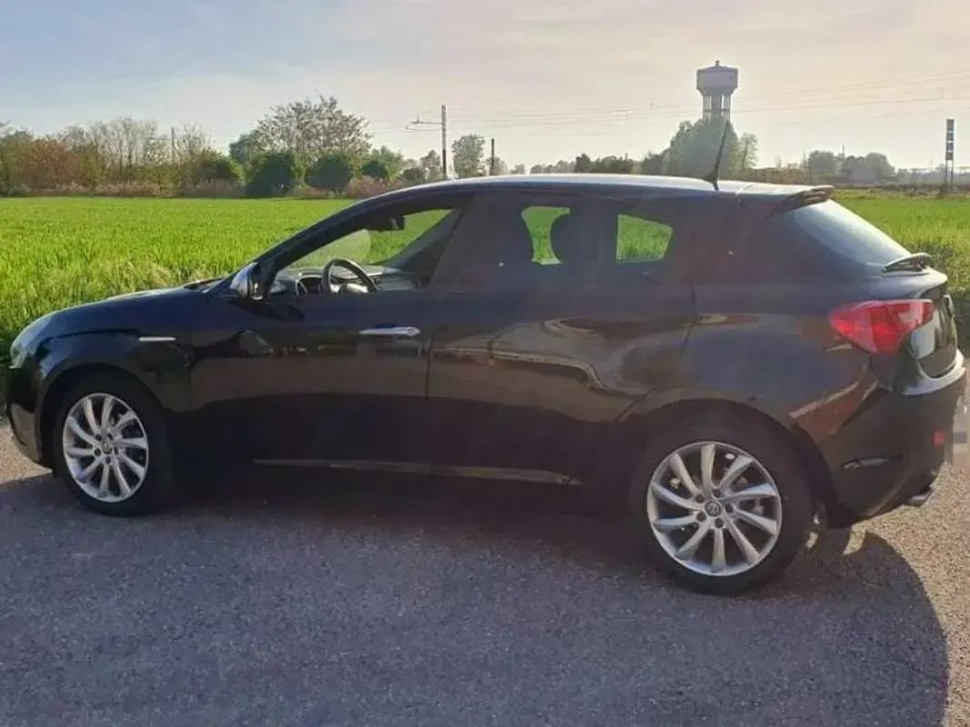 Usata Alfa Romeo Giulietta Super 120 CV (88 kW) 2018 Nero Utilitaria