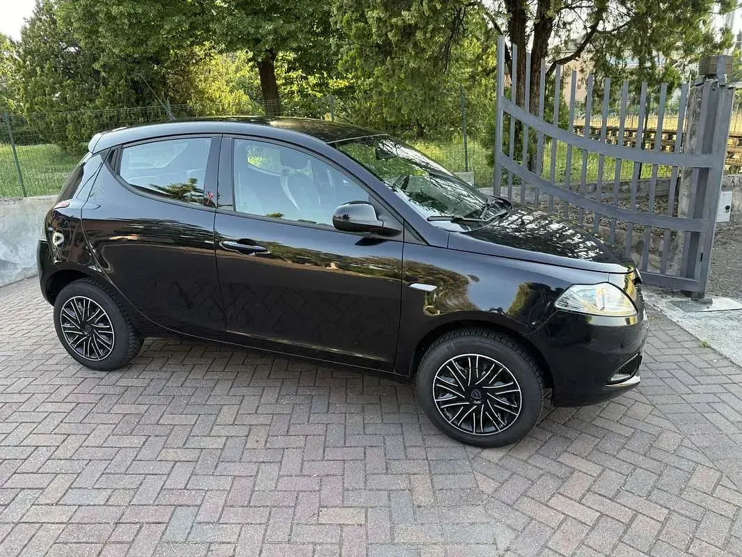 Usata Lancia Ypsilon 80 CV (58 kW) 2015 Utilitaria
