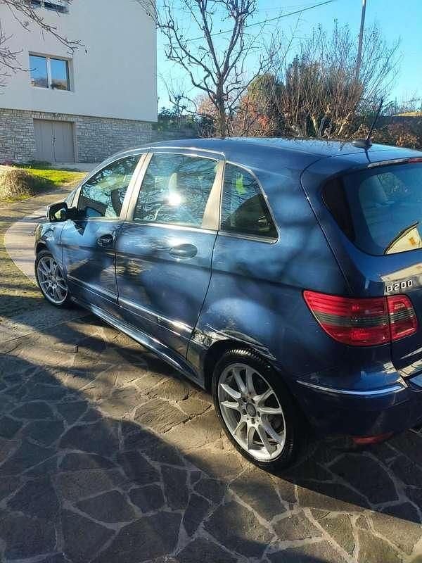 Usata Mercedes B200 Premium 140 CV (102 kW) 2011 Blu/azzurro Monovolume