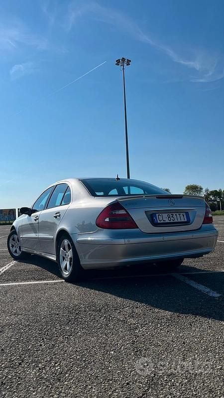 Usata Mercedes E320 Classic 204 CV (150 kW) 2004 Grigio Berlina