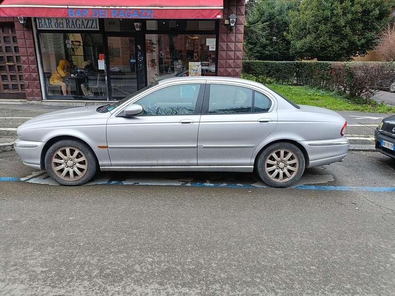 Usata Jaguar X-type 196 CV (144 kW) 2002 Argento Berlina