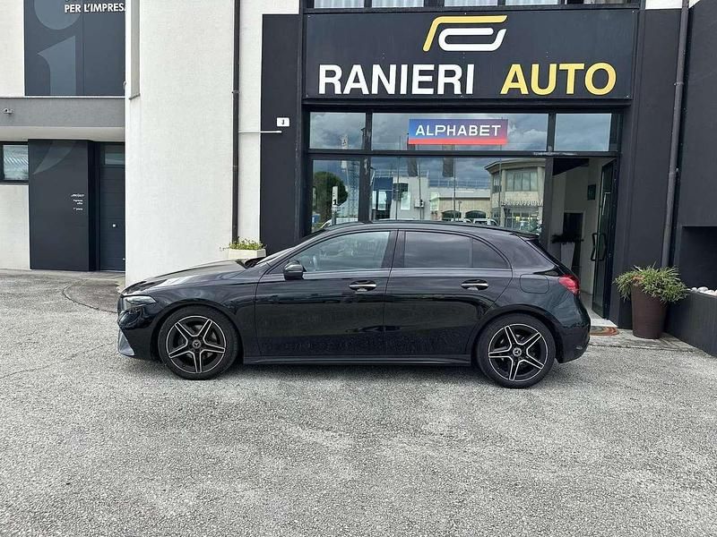 Usata Mercedes A180 AMG Line Premium 116 CV (85 kW) 2023 Nero Berlina