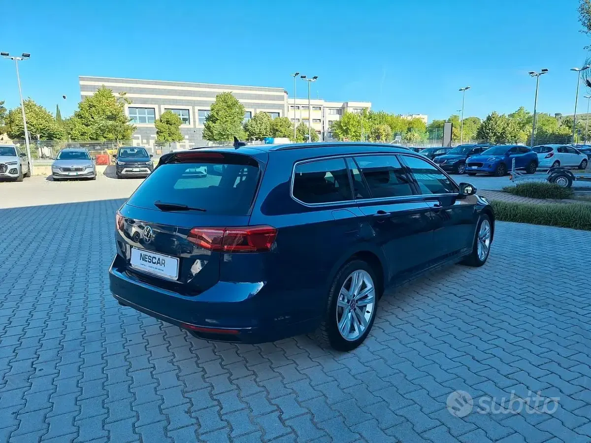 Usata VW Passat Executive 150 CV (110 kW) 2020 Blu Station wagon