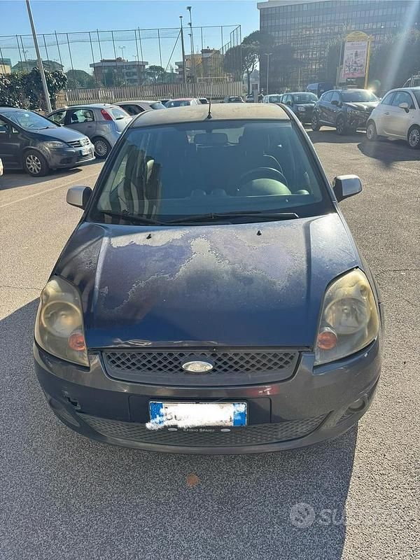 Usata 2006 Ford Fiesta Tre volumi | 1000 € (Super prezzo) - Immagine 1/4