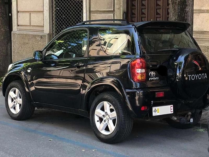 Usata Toyota RAV4 116 CV (85 kW) 2005 Nero SUV