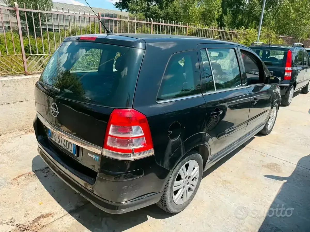 Usata Opel Zafira 94 CV (69 kW) 2008 Nero Monovolume