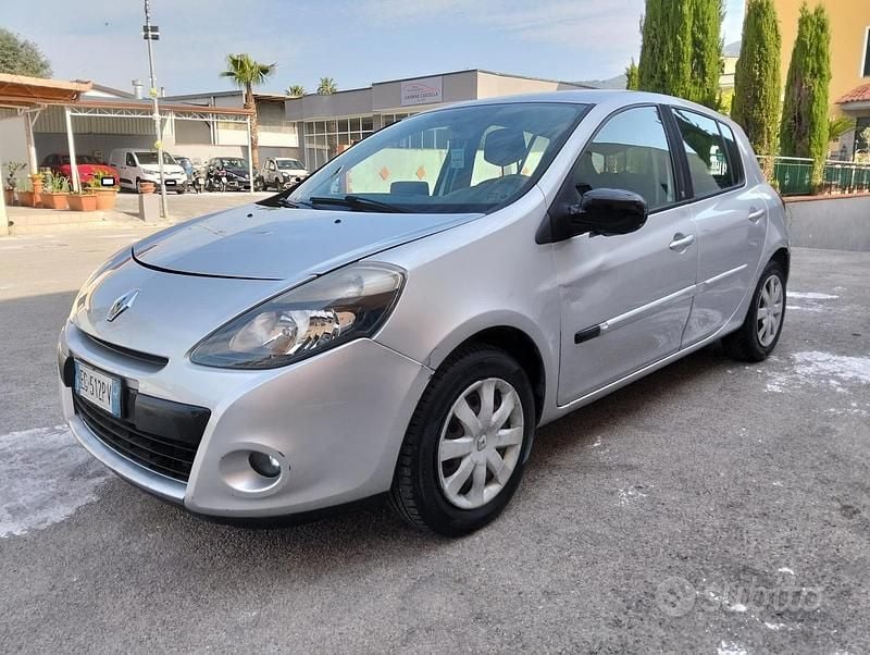 Usata Renault Clio II Dynamique 86 CV (63 kW) 2011 Grigio Berlina