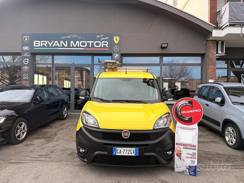 Usata Fiat Doblò 95 CV (69 kW) 2020 Giallo