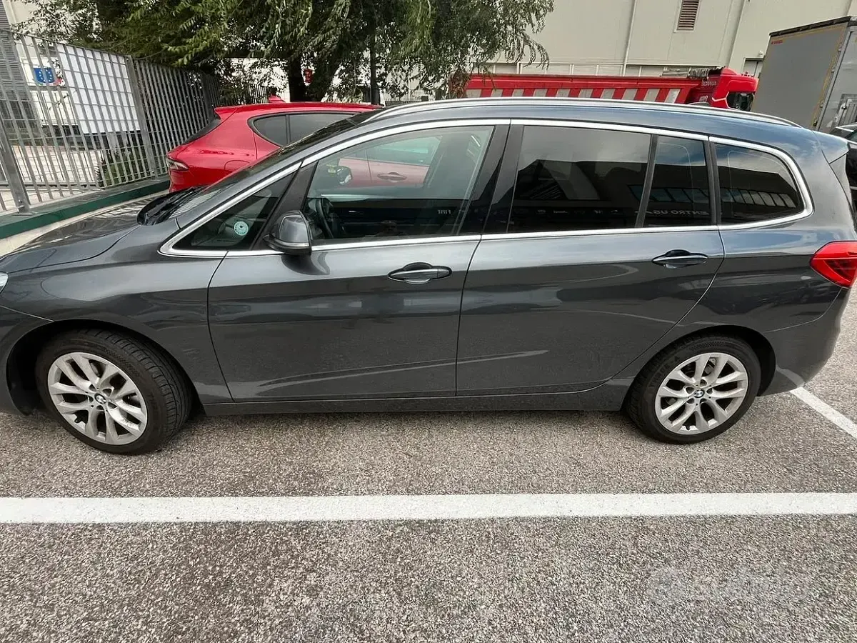 Usata BMW 218 Comfort Edition 140 CV (102 kW) 2019 Grigio Station wagon