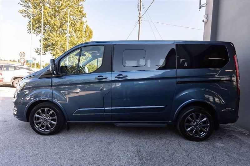 Usata Ford Tourneo Titanium 130 CV (95 kW) 2022 Blu Monovolume