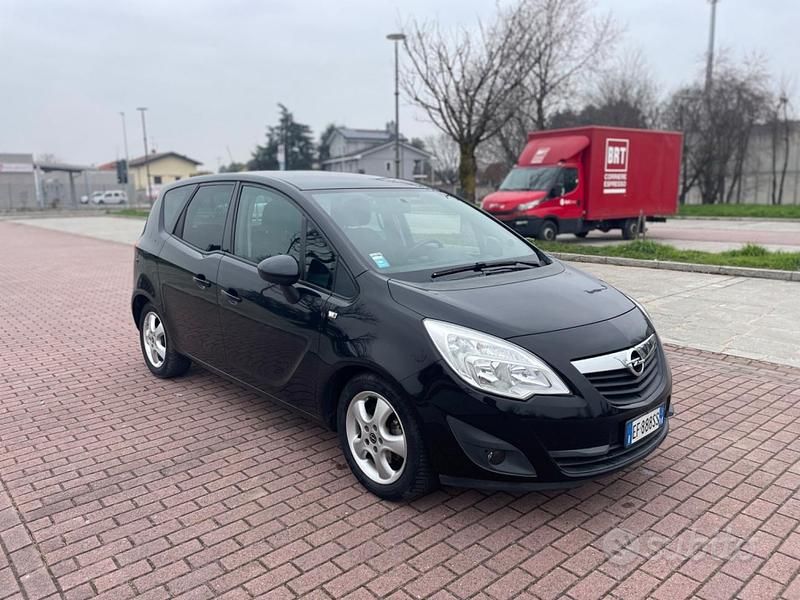 Usata Opel Meriva Cosmo 95 CV (69 kW) 2011 Nero Monovolume