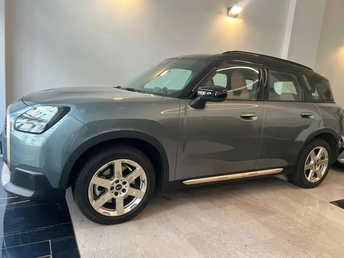 Usata Mini Cooper Countryman Favoured 170 CV (125 kW) 2024 Rooftop grey SUV
